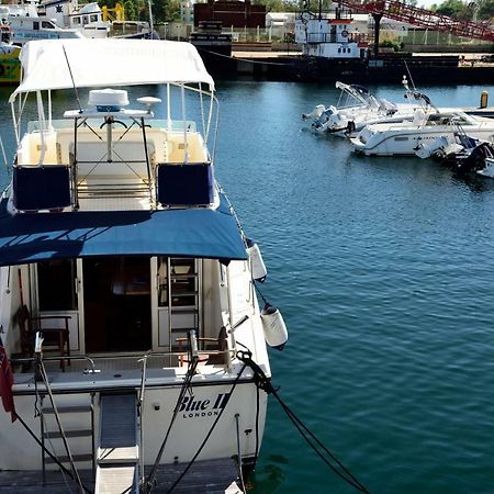 فندق أرباتاكْسْفي  Blue II Yacht المظهر الخارجي الصورة